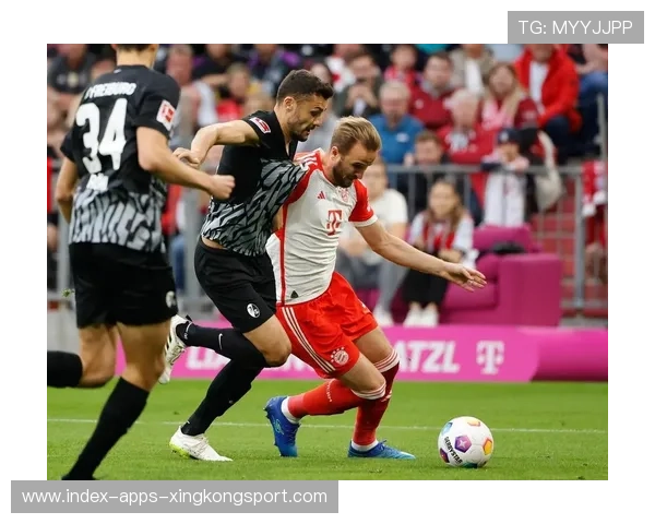 拜仁科曼弧边加速直线切入低射收尾——这场精彩瞬间打破了比赛的节奏